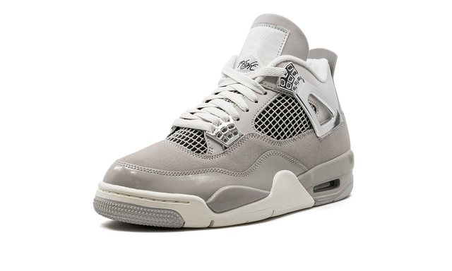 Air Jordan 4 Frozen Moments