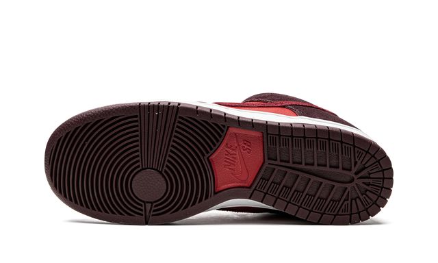 Nike SB Dunk Low Cherry Nike SB Dunk Low Cherry Keesef 